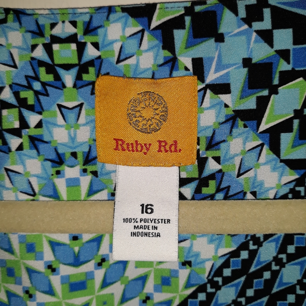 Ruby Rd Geometric Print Top Size 16 - image 3